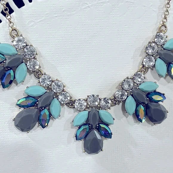 J. Crew AURORA BOREALIS RHEINSTONES  Flowers Gold Tone Statement Necklace - Picture 4 of 6